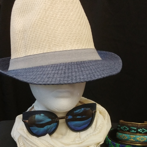 Hats Galore - Picture 4 of 4